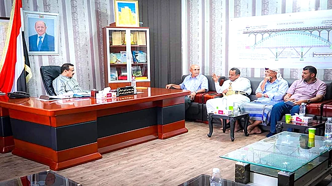محافظ شبوة خلال لقائه مدير قطاع 4 النفطي -وايكوم- محافظ شبوة خلال لقائه مدير قطاع 4 النفطي -وايكوم-